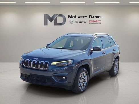 Used 2021 Jeep Cherokee Latitude Lux w/ Sun & Sound Group image 2