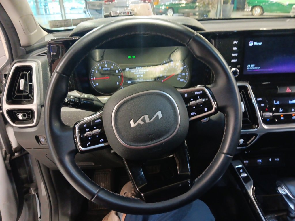 Used 2022 Kia Sorento SX AWD/4WD image 5