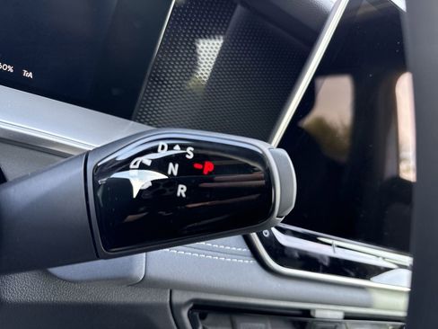 New 2025 Volkswagen Tiguan SE R-Line image 21