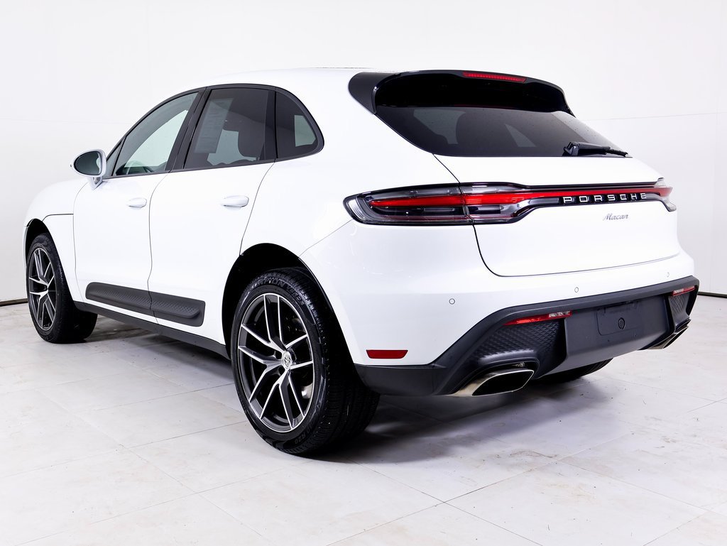 Certified 2025 Porsche Macan AWD/4WD image 3