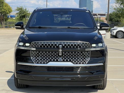 New 2025 Lincoln Navigator Reserve image 13