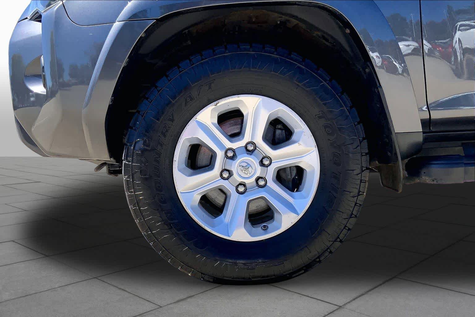Used 2021 Toyota 4Runner SR5 Premium w/ Moonroof Package AWD/4WD image 11