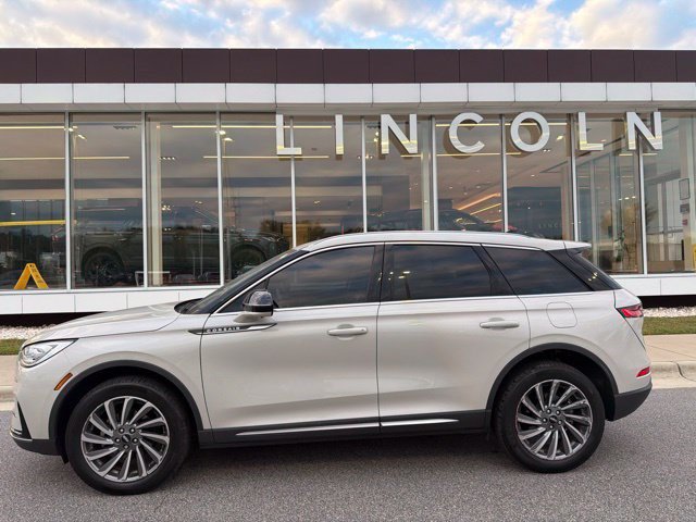 Used 2023 Lincoln Corsair Reserve w/ Equipment Group 201A AWD/4WD image 2