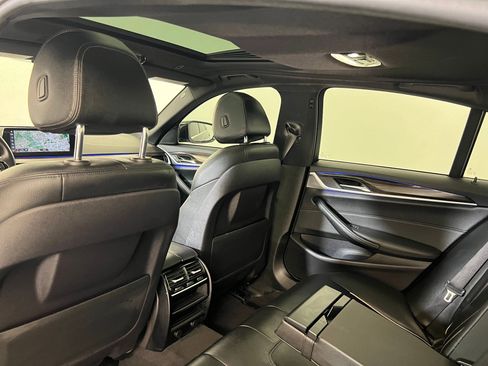 Used 2019 BMW 530e w/ Convenience Package image 32