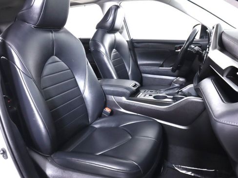 Used 2021 Toyota Highlander XLE image 44