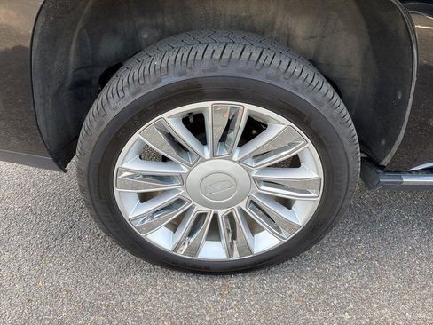 Used 2017 Cadillac Escalade Platinum image 14