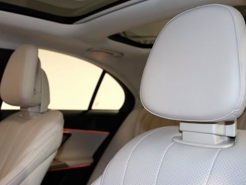 Used 2025 Mercedes-Benz E 350 4MATIC Sedan image 40