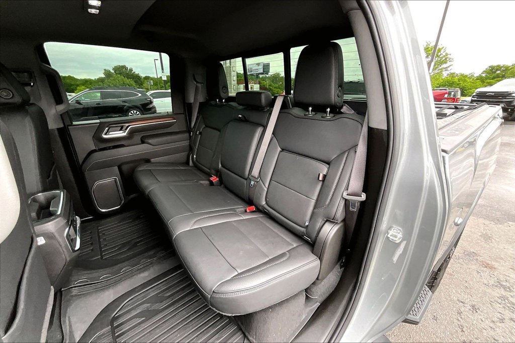 Used 2025 GMC Sierra 3500 Denali w/ Denali Reserve Package AWD/4WD image 25