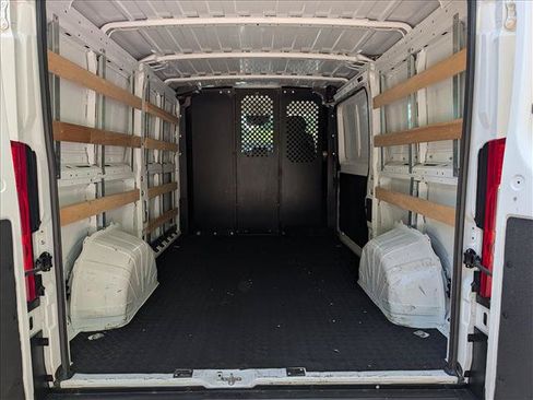 Used 2025 RAM ProMaster 2500 w/ U-Haul Equipment Group FWD image 17