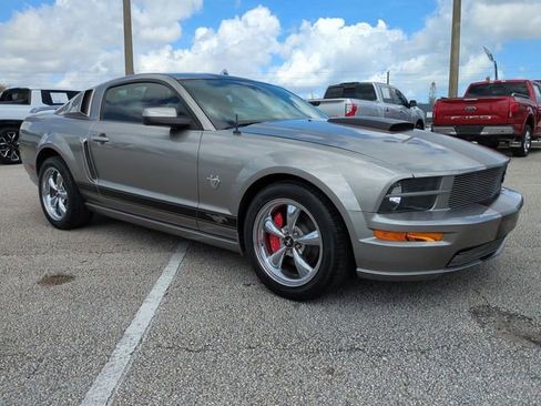 Used 2009 Ford Mustang GT image 2