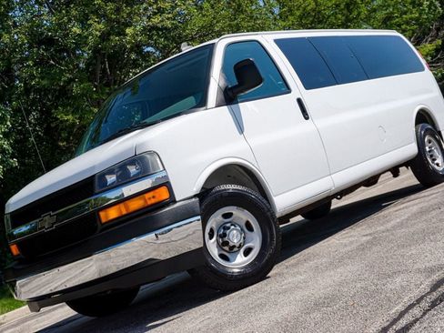 Used 2017 Chevrolet Express 3500 LT w/ LT Preferred Equipment Group RWD image 79