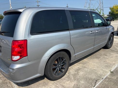 Used 2019 Dodge Grand Caravan GT FWD image 3