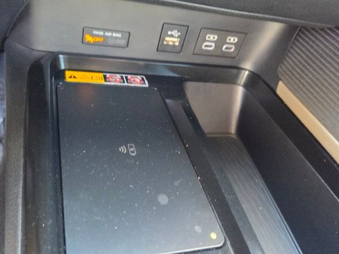 Used 2025 Toyota Camry SE image 22