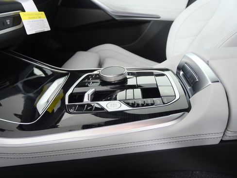 Used 2026 BMW X5 xDrive40i w/ M Sport Package image 22