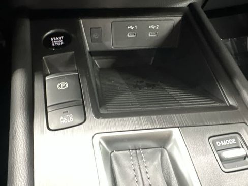 Used 2025 Nissan Kicks SV image 17