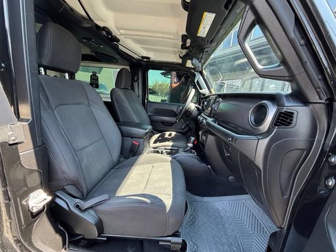 Used 2022 Jeep Wrangler Sport AWD/4WD image 18