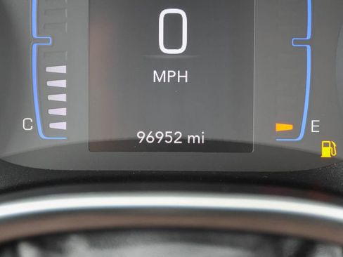 Used 2022 Chrysler Voyager LX image 29