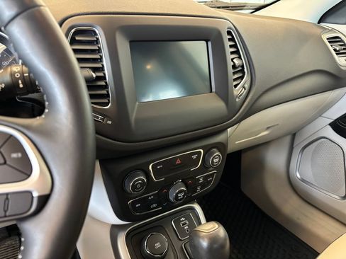 Used 2018 Jeep Compass Latitude w/ Popular Equipment Group AWD/4WD image 18