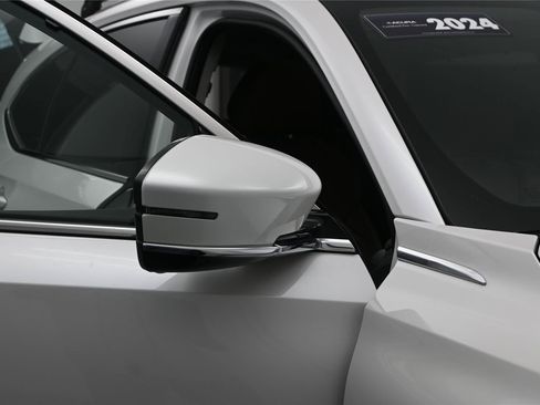Used 2024 Acura MDX SH-AWD w/ Technology Package image 16
