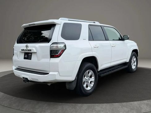 Used 2017 Toyota 4Runner SR5 AWD/4WD image 4