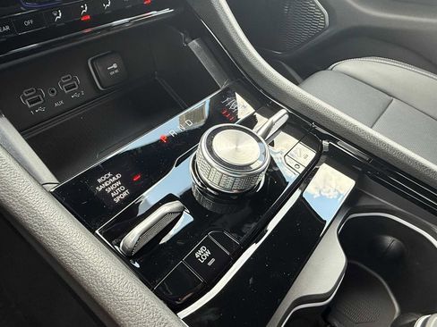 New 2025 Jeep Grand Cherokee Overland w/ Luxury Tech Group IV image 19