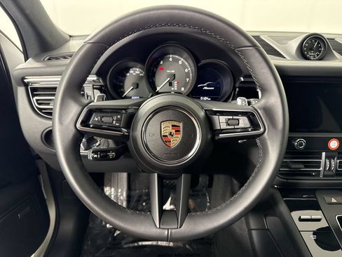 Certified 2025 Porsche Macan AWD/4WD image 36