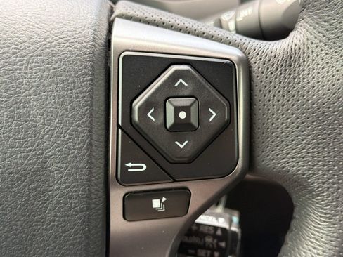 Used 2019 Toyota Tacoma SR5 AWD/4WD image 19