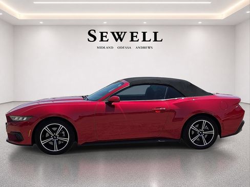 Used 2024 Ford Mustang Convertible RWD image 2