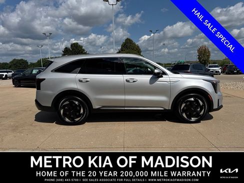 Used 2025 Kia Sorento EX FWD image 6