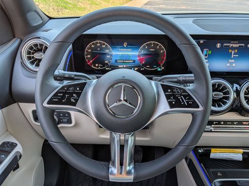 New 2026 Mercedes-Benz GLB 250 image 19
