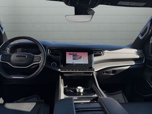 Used 2023 Jeep Wagoneer L Series II image 16