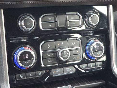 Used 2022 GMC Yukon XL Denali image 24