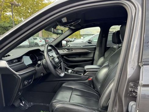 Certified 2022 Jeep Grand Cherokee Overland w/ Luxury Tech Group IV image 8