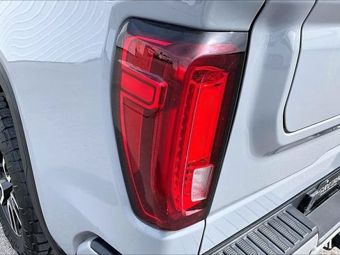Used 2024 GMC Sierra 1500 AT4 w/ Technology Package AWD/4WD image 38