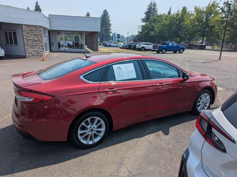 Used 2019 Ford Fusion Energi Titanium FWD image 6