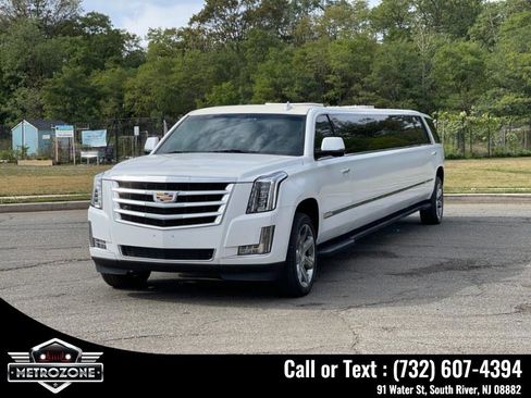 Used 2016 Cadillac Escalade 2WD image 2
