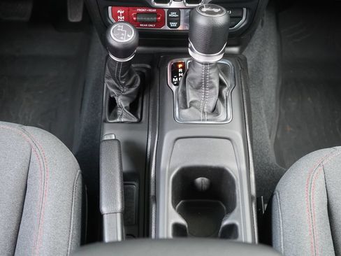Used 2024 Jeep Wrangler Unlimited Rubicon w/ Technology Group AWD/4WD image 24