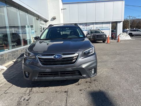 Used 2020 Subaru Outback Premium image 4