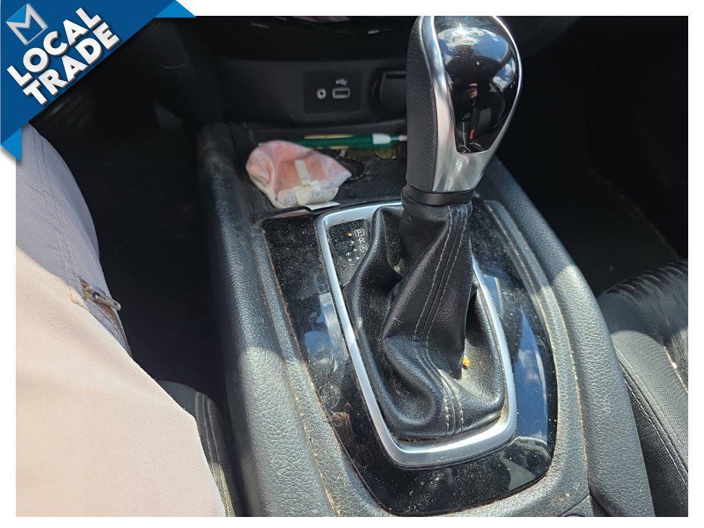 Used 2019 Nissan Rogue SV AWD/4WD image 12