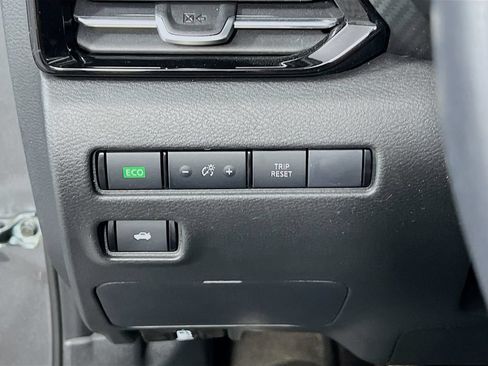 Used 2023 Nissan Sentra SR w/ SR Premium Package FWD image 8