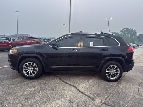 Used 2019 Jeep Cherokee Latitude Plus w/ Cold Weather Group AWD/4WD image 6