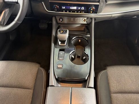 Used 2025 Nissan Rogue SV FWD image 17