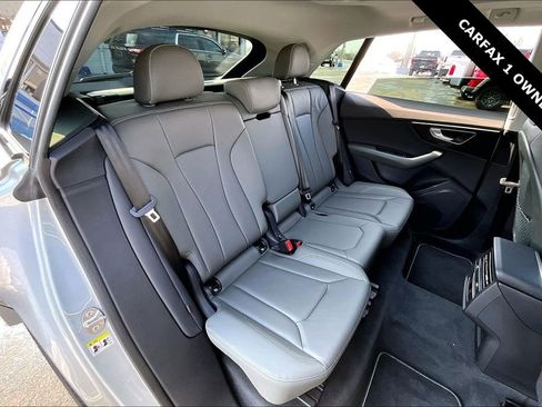 Used 2025 Audi Q8 Premium image 24