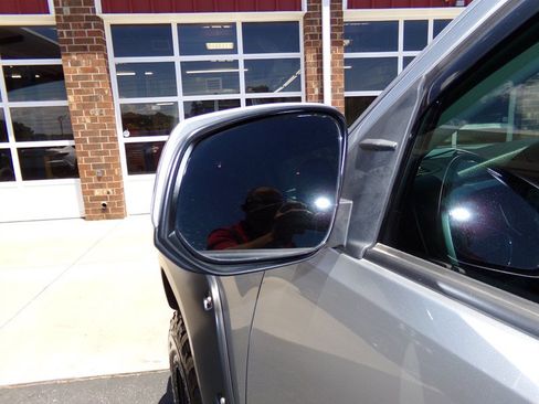 Used 2021 Toyota Tacoma SR5 AWD/4WD image 14