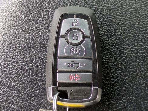 Certified 2022 Ford F450 Lariat w/ Lariat Ultimate Package image 29