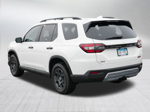 Certified 2025 Honda Pilot TrailSport image 5