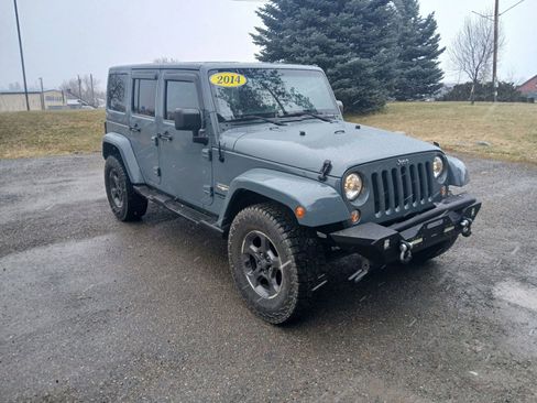 Used 2014 Jeep Wrangler Unlimited Sahara w/ Connectivity Group image 3