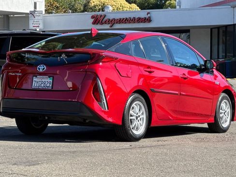 Used 2017 Toyota Prius Prime Plus FWD image 3
