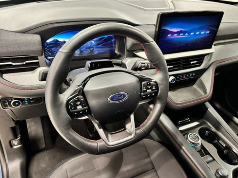 Used 2025 Ford Explorer ST-Line RWD image 16