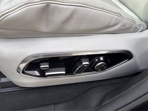 Used 2022 Jeep Grand Cherokee Overland w/ Adv Protech Group III image 18